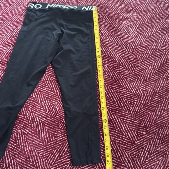 Nike Pro Medium Black Cropped Legging - Picture 10 of 11